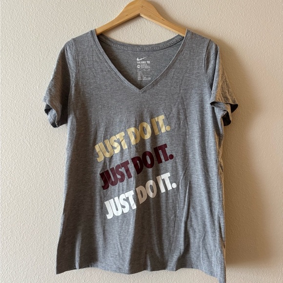Nike Women's Gray T-Shirt with Multicolor Print - Picture 1 of 3